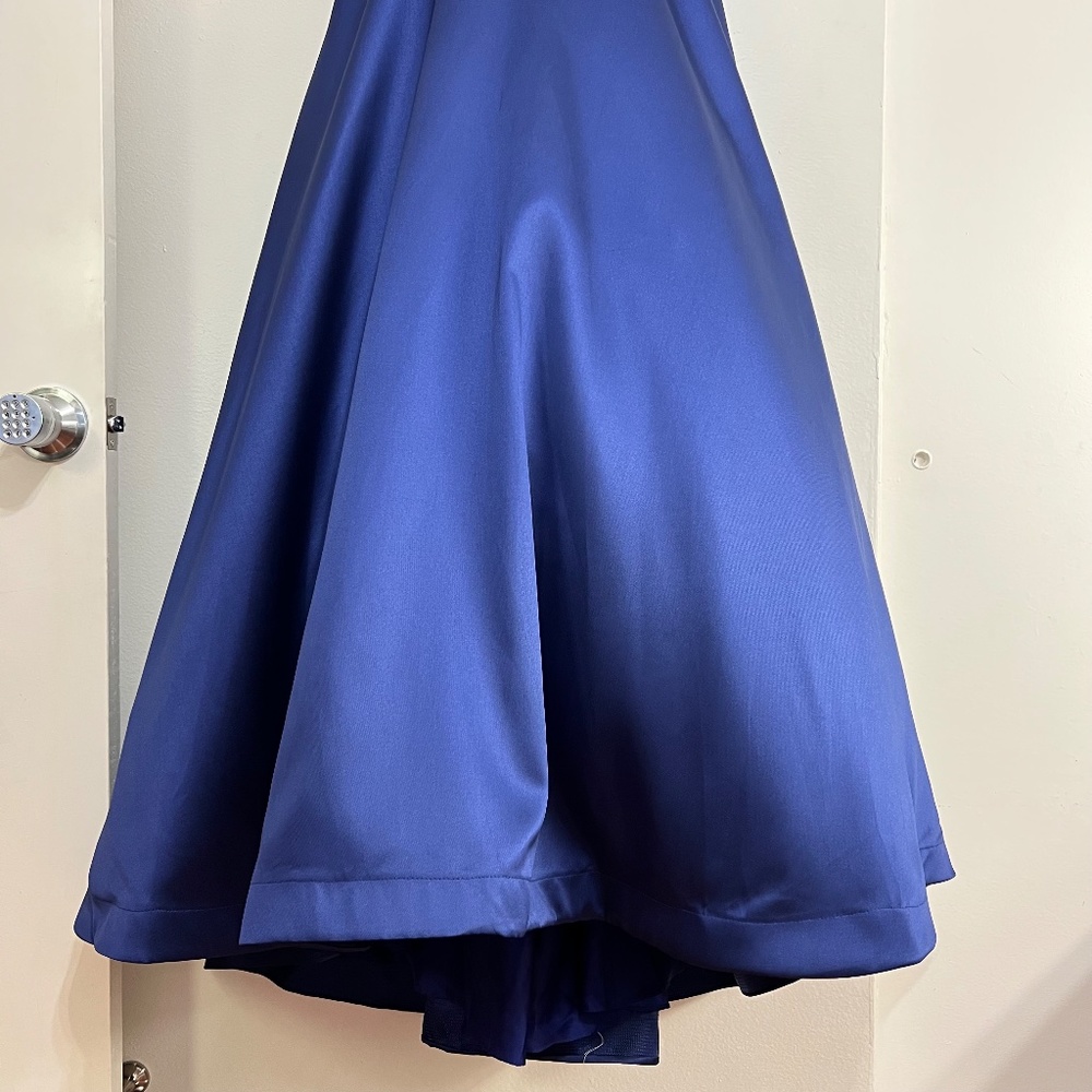Mac Duggal Ieena 55010 Plunging V-Neck V-Back Gown - Picture 5 of 10